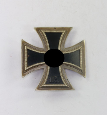  Eisernes Kreuz 1. Klasse 1939, Hst. L/12 auf der Nadel (C.E. Juncker, Berlin) - Militaria-Berlin