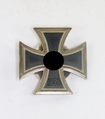 Eisernes Kreuz 1. Klasse 1939, Hst. L/13, an Schraubscheibe (Paul Meybauer, Berlin) - Militaria-Berlin