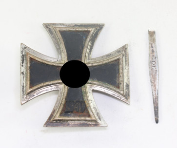 Eisernes Kreuz 1. Klasse 1939, Hst. L/13 beschädigt(!) - Militaria-Berlin
