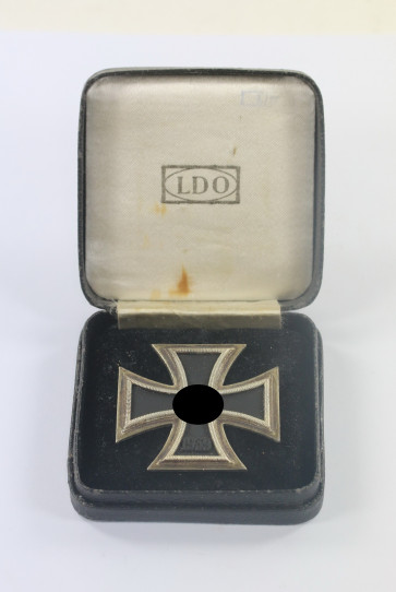 Eisernes Kreuz 1. Klasse 1939, Hst. L/13 (makro), (Paul Meybauer, Berlin), im LDO Halnetui - Militaria-Berlin