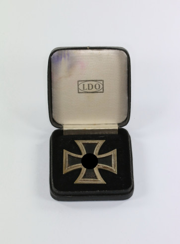 Eisernes Kreuz 1. Klasse 1939, Hst. L/13 (mikro), im LDO Etui - Militaria-Berlin