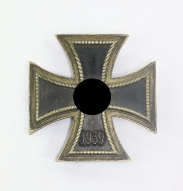 Eisernes Kreuz 1. Klasse 1939, Hst. L/13 Mikropunze (Paul Meybauer, Berlin) - Militaria-Berlin