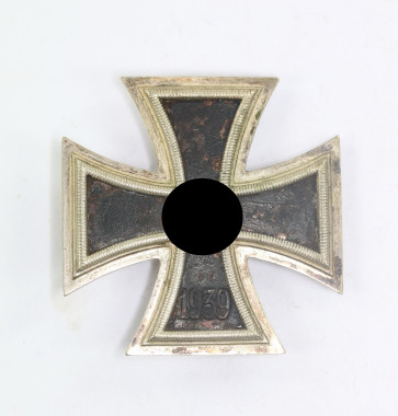 Eisernes Kreuz 1. Klasse 1939, Hst. L/18 (B.H. Mayer, Pforzheim) - Militaria-Berlin