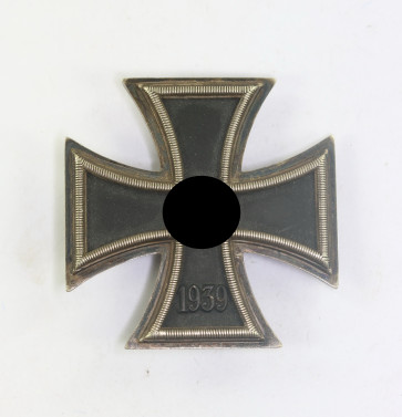 Eisernes Kreuz 1. Klasse 1939, Hst. L/52, unter Nadelhaken (C.F. Zimmermann, Pforzheim) - Militaria-Berlin