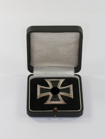Eisernes Kreuz 1. Klasse 1939, Hst. L/53, an Schraubscheibe, im LDO Etui 1. Form - Militaria-Berlin