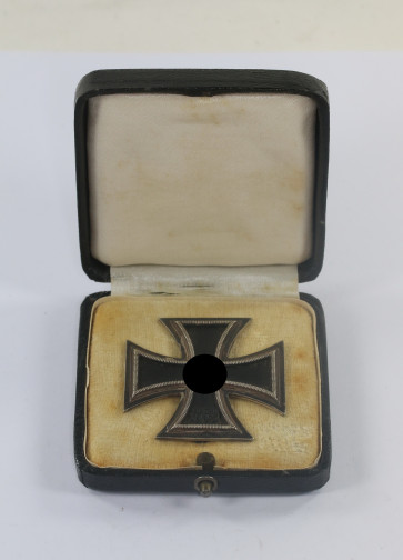 Eisernes Kreuz 1. Klasse 1939, Hst. L/54 (Halbkreis), im Etui - Militaria-Berlin