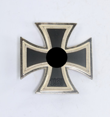 Eisernes Kreuz 1. Klasse 1939, Hst. L55 auf der Nadel (!), nicht magnetisch (!) (Wächtler & Lange, Mittweida) - Militaria-Berlin