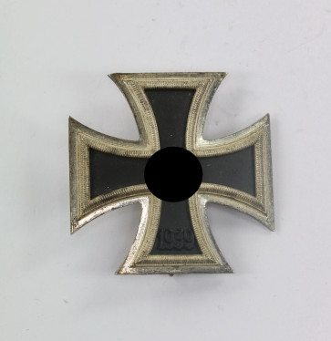  Eisernes Kreuz 1. Klasse 1939, Hst. L/56 Funcke & Brüninghaus, Lüdenscheid (F&BL), schmale Nadel (!) - Militaria-Berlin