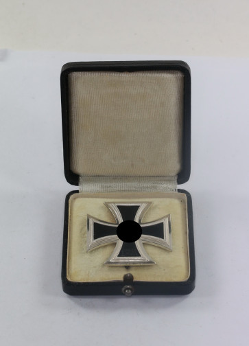  Eisernes Kreuz 1. Klasse 1939, Hst L55, nicht magnetisch (!), im Etui - Militaria-Berlin