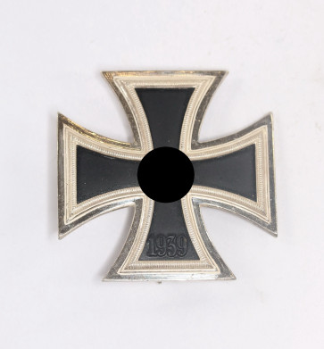  Eisernes Kreuz 1. Klasse 1939, Hst L55, unter Nadelhaken (!), nicht magnetisch (!) - Militaria-Berlin