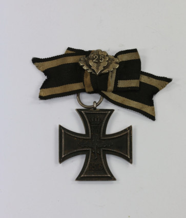 Eisernes Kreuz 2. Klasse 1870 mit Jubiläumseichenlaub, an Schleife - Militaria-Berlin