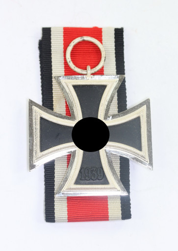 Eisernes Kreuz 2. Klasse 1939, Hst. 13 (Gustav Brehmer, Markneukirchen) - Militaria-Berlin