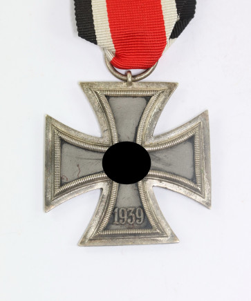 Eisernes Kreuz 2. Klasse 1939, Hst. 13 (Gustav Brehmer, Markneukirchen) - Militaria-Berlin