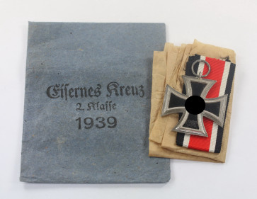  Eisernes Kreuz 2. Klasse 1939, Hst. 15, in Verleihungstüte Friedrich Orth Wien - Militaria-Berlin