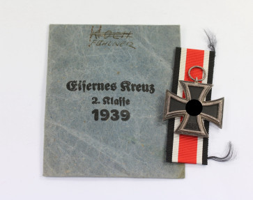 Eisernes Kreuz 2. Klasse 1939, Hst. 1, in Verleihungstüte - Militaria-Berlin