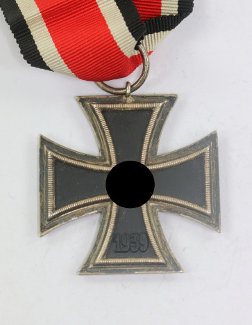 Eisernes Kreuz 2. Klasse 1939, Hst. 23 (Arbeitsgemeinschaft für Heeresbedarf in der Graveur & Ziselierinnung, Berlin) - Militaria-Berlin