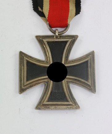 Eisernes Kreuz 2. Klasse 1939, Hst. 24 (Arbeitsgemeinschaft der Hanauer Plakettenhersteller, Hanau) - Militaria-Berlin