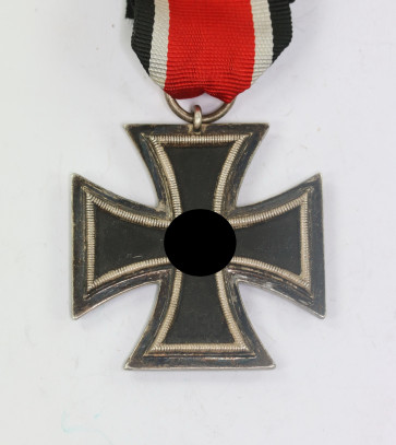 Eisernes Kreuz 2. Klasse 1939, Hst. 24 (Arbeitsgemeinschaft der Hanauer Plakettenhersteller, Hanau) - Militaria-Berlin
