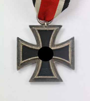 Eisernes Kreuz 2. Klasse 1939, Hst. 24 (Arbeitsgemeinschaft der Hanauer Plakettenhersteller, Hanau) - Militaria-Berlin