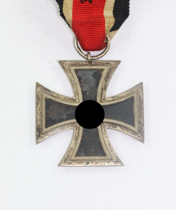 Eisernes Kreuz 2. Klasse 1939, Hst. 25 (Arbeitsgemeinschaft der Graveur-, Gold- und Silberschmiedeinnungen, Hanau am Main) - Militaria-Berlin