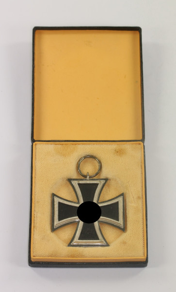 Eisernes Kreuz 2. Klasse 1939, Hst. L/11, im LDO Etui 1. Form L/11 - Militaria-Berlin