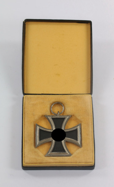 Eisernes Kreuz 2. Klasse 1939, Hst. L/54, im LDO Etui 1. Form L/54 (Schauerte & Hoefeld, Lüdenscheid) - Militaria-Berlin