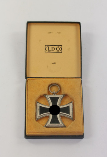 Eisernes Kreuz 2. Klasse 1939, Hst. L55 (!), im LDO-Etui L/55 (Wächtler & Lange, Mittweida) - Militaria-Berlin