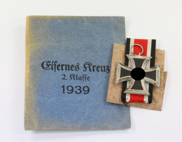  Eisernes Kreuz 2. Klasse 1939, in Verleihungstüte Walter & Henlein Gablonz a.N. - Militaria-Berlin