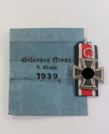 Eisernes Kreuz 2. Klasse 1939, Variante mit der runden "3", Deschler, in Verleihungstüte - Militaria-Berlin