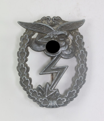 Erdkampfabzeichen der Luftwaffe, Hst. G.H. Osang Dresden, einteilig(!) - Militaria-Berlin