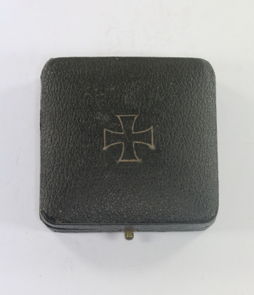 Etui Eisernes Kreuz 1. Klasse 1939, gewölbter Deckel - Militaria-Berlin