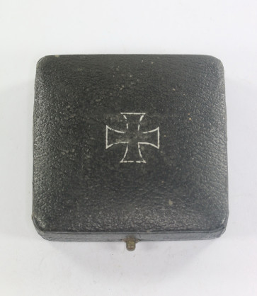 Etui Eisernes Kreuz 1. Klasse 1939, gewölbter Deckel - Militaria-Berlin