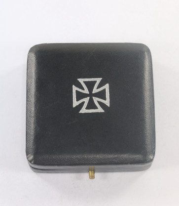 Etui Eisernes Kreuz 1. Klasse 1939, glatt Leder Variante (!) - Militaria-Berlin