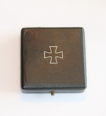  Etui Eisernes Kreuz 1. Klasse 1939, schwarzes Inlet (!) - Militaria-Berlin