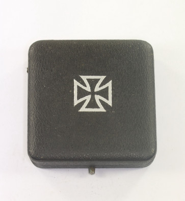 Etui für ein Eisernes Kreuz 1. Klasse 1939 (wuchtiges Eisernes Kreuz) - Militaria-Berlin