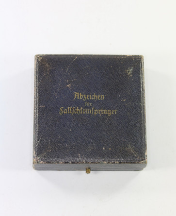 Etui für ein Fallschirmschützenabzeichen des Heeres, Abzeichen für Fallschirmspringer - Militaria-Berlin