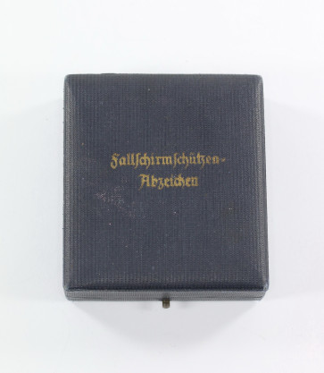 Frühes Etui Fallschirmschützenabzeichen der Luftwaffe - Militaria-Berlin