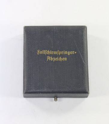 Etui Fallschirmspringer Abzeichen (!) - Militaria-Berlin