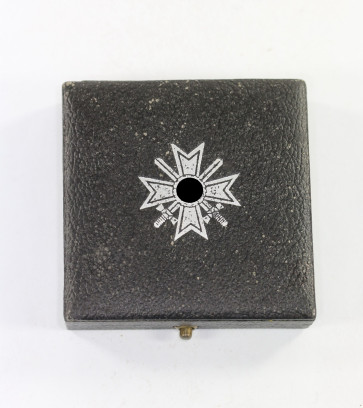 Etui Kriegsverdienstkreuz 1. Klasse mit Schwertern, Klein & Quenzer, mit Hakenkreuz - Militaria-Berlin