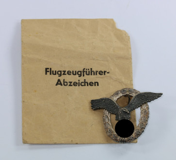 Fachbuch Sebastian Talbot, Flugzeugführerabzeichen der Luftwaffe, Hst. BSW, in Verleihungstüte  - Militaria-Berlin
