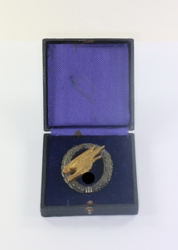 Fallschirmschützenabzeichen der Luftwaffe, Hst. W. Deumer Lüdenscheid, im Deumer Etui - Militaria-Berlin