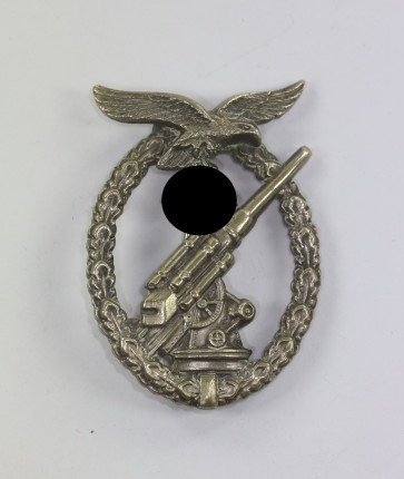 Flak Kampfabzeichen der Luftwaffe, Hst. C.E. Juncker Berlin SW68, (J.2), Neusilber - Militaria-Berlin