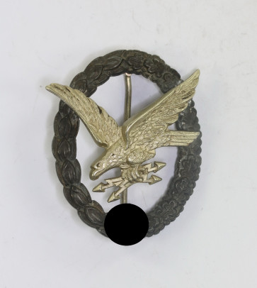 Fliegerschützenabzeichen mit Blitzbündel, Hst. JIMME & Sohn Berlin, Hybrid Zink / Neusilber - Militaria-Berlin