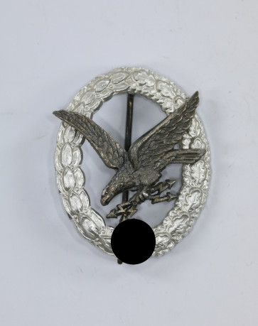 Fliegerschützenabzeichen der Luftwaffe mit Blitzbündel, Hst. A und D.R.G.M., Aluminium - Militaria-Berlin