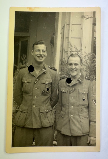 Foto zwei Soldaten der Waffen SS (Demjanskschild) - Militaria-Berlin