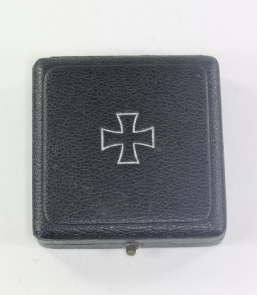 Frühes Etui Eisernes Kreuz 1. Klasse 1939 (flacher Deckel, Zierrand) - Militaria-Berlin