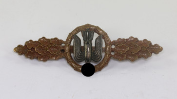Frontflugspange für Kampfflieger in Bronze, Hst. C.E. Juncker Berlin SW (Buntmetall) - Militaria-Berlin