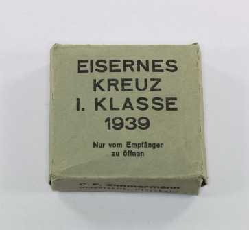 Grüner (!) Umkarton Eisernes Kreuz 1. Klasse 1939, C.F. Zimmermann Ordensfabrik, Pforzheim - Militaria-Berlin
