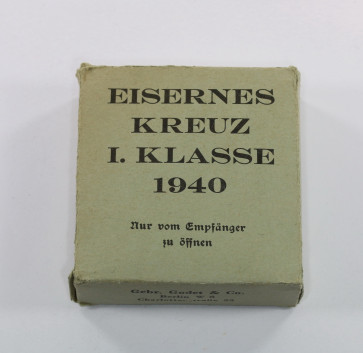 Grüner (!) Umkarton Eisernes Kreuz 1. Klasse 1940 (!), Gebr. Godet & Co. Berlin W 8 (!) - Militaria-Berlin