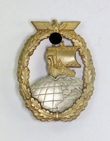 Hilfskreuzer Kriegsabzeichen, C.E. Juncker, Berlin (Buntmetall) - Militaria-Berlin